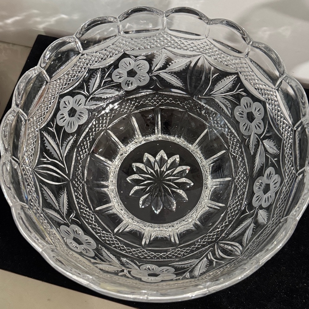 Vintage 8 1/2” Lausitzer Glas Crystal bowl German Democratic Republic (heavy) - Picture 2 of 5